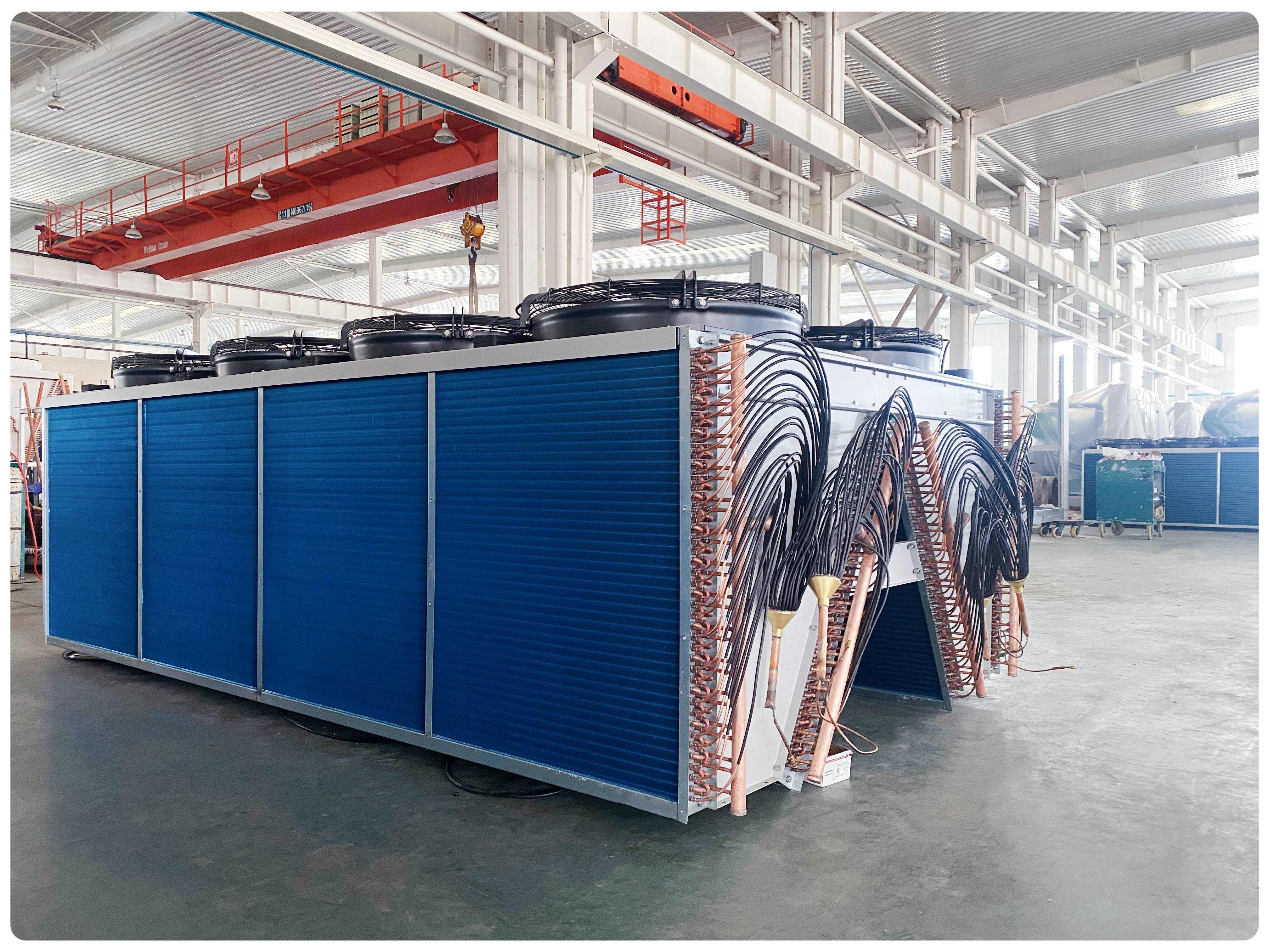 Figure 3 Finned Condenser Figura 3 Condensatore a pinna